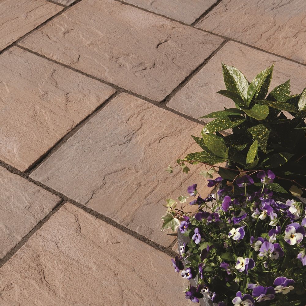 The Bradstone Ashbourne paving York Brown comes in a beautifully designed and easy-to-lay patio pack. The shade York Brown is perfect if you are looking for brown and bronze hues.
