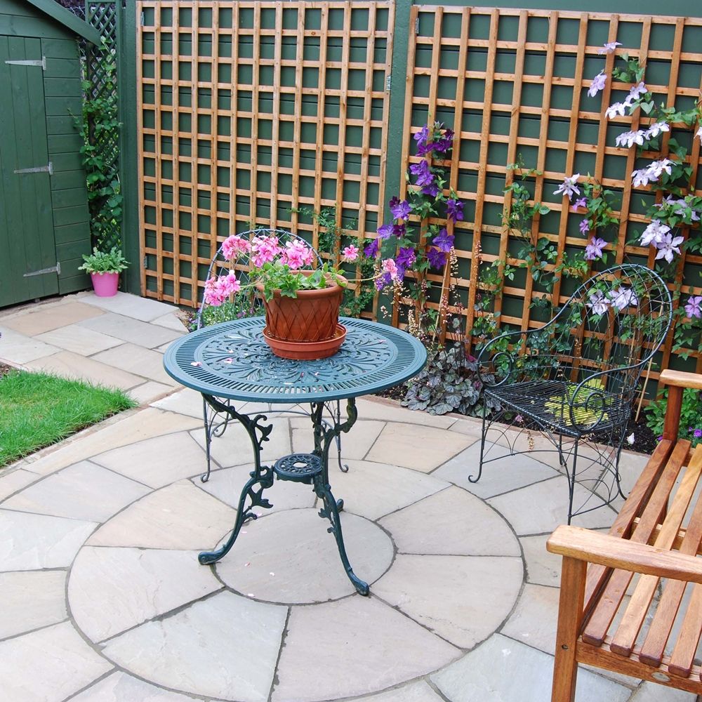 Bradstone Natural Sandstone paving Autumn Green Circle is perfect for creating a feature with green and brown hues.