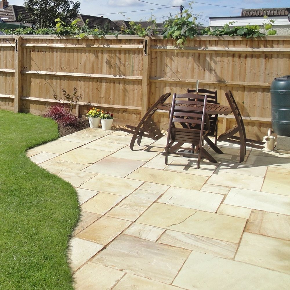 Bradstone Natural Stone paving in Fossil Buff