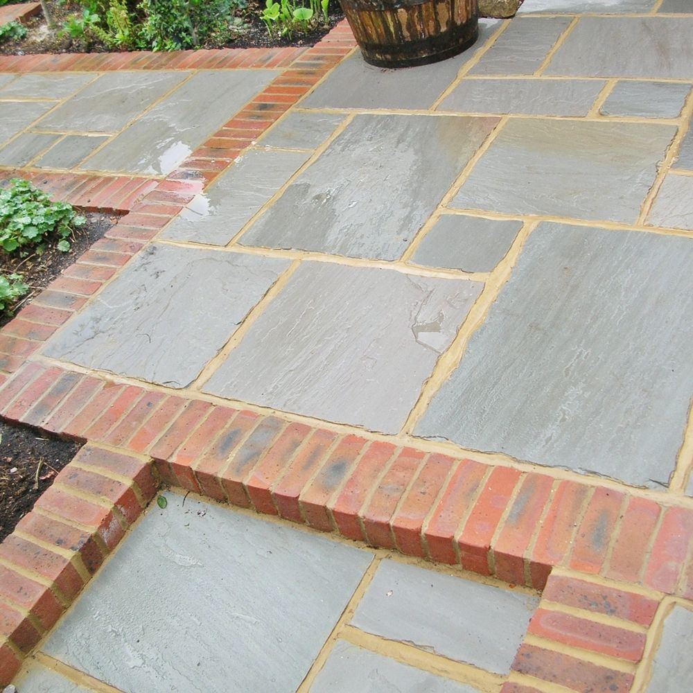 The Bradstone Natural Sandstone in Silver Grey is used with red brick here to create an interesting contrast