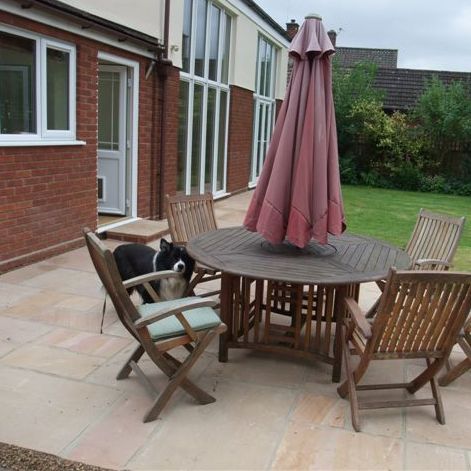 Bradstone Natural Sandstone Paving Sunset Buff comprises a warming mixture of buff and brown hues bringing colour and style to your garden.