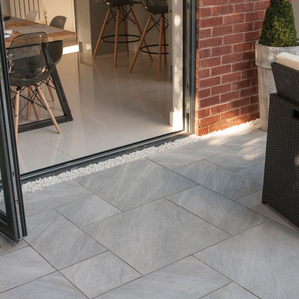 Bradstone Mode Profiled Porcelain Paving Silver Grey has been used here to add modern sophistication to this garden area. It has a fine riven texture featuring mica crystals to add interest and sparkle to your patio.